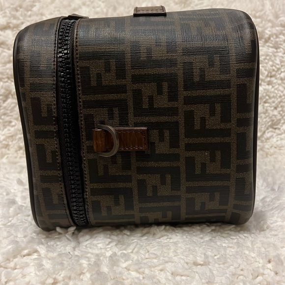 Fendi travel makeup / Train case - Picture 7 of 15